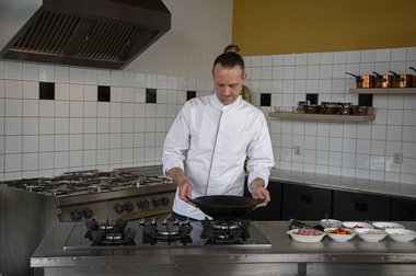 Pak een wokpan voor de kalfsvleesreepjes