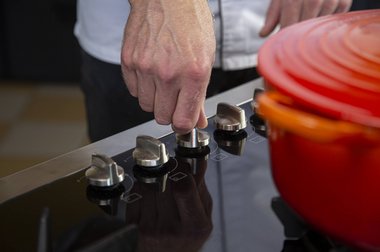 Zet op laag vuur met de deksel op de pan.