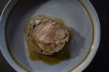 Geniet van de kalfsrollade.